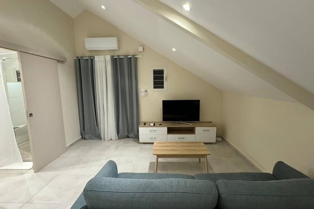 Grand Studio Charmant, Tout Equipe… Saint-Denis Bagian luar foto